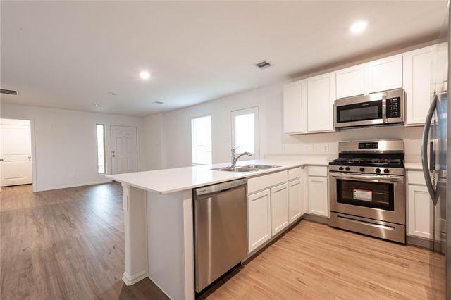 913 Oak Mist Lane, Magnolia, TX 77354