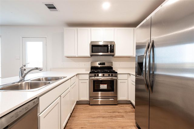 913 Oak Mist Lane, Magnolia, TX 77354