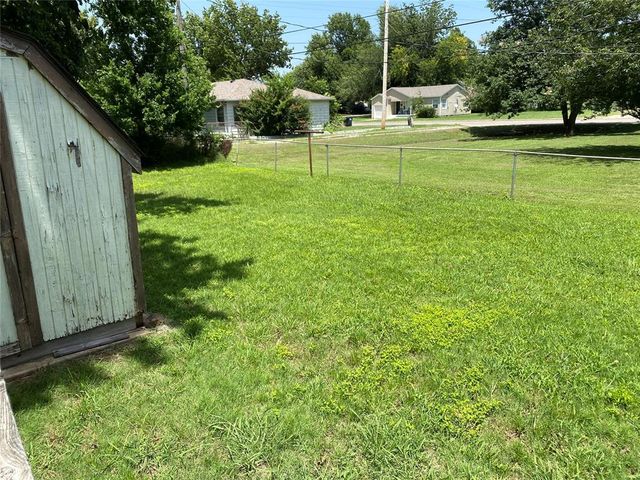 8 W Pulaski Street, Shawnee, OK 74804