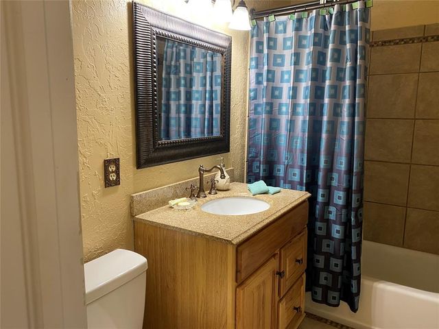 8 W Pulaski Street, Shawnee, OK 74804