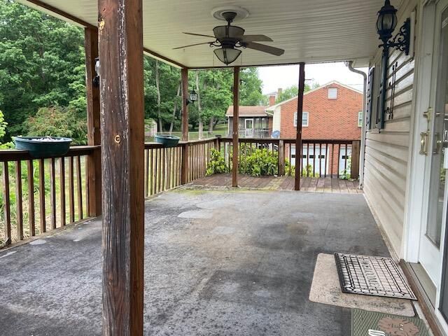 303 Knollwood DR, Troutville, VA 24175