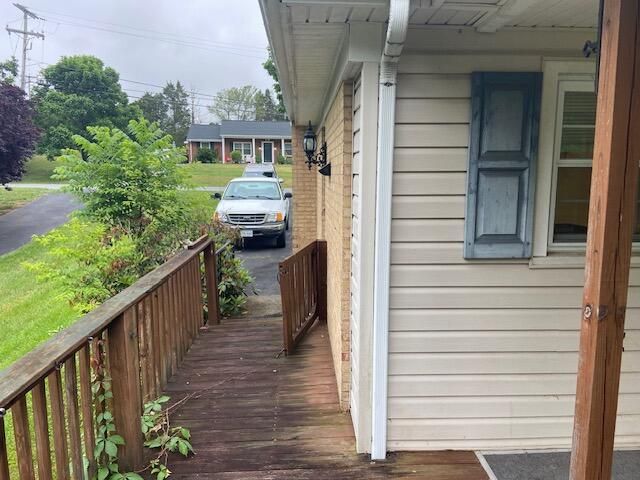 303 Knollwood DR, Troutville, VA 24175