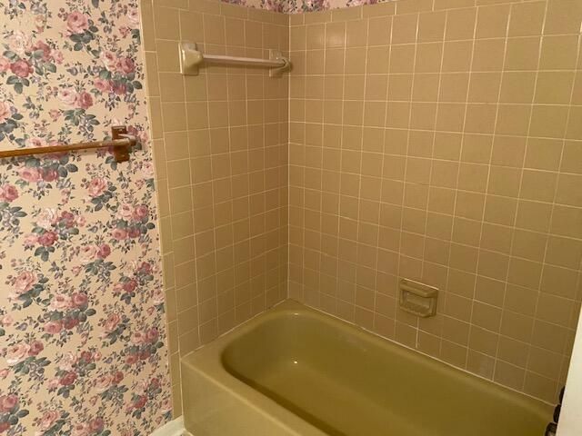 303 Knollwood DR, Troutville, VA 24175