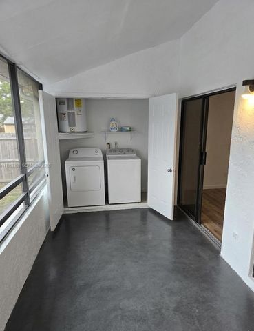 20130 NE 3rd Ct 6, Miami, FL 33179