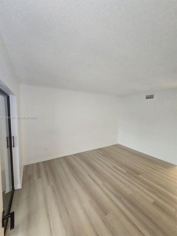 20130 NE 3rd Ct 6, Miami, FL 33179