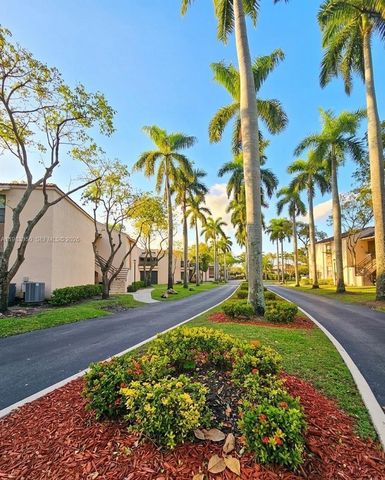 20130 NE 3rd Ct 6, Miami, FL 33179