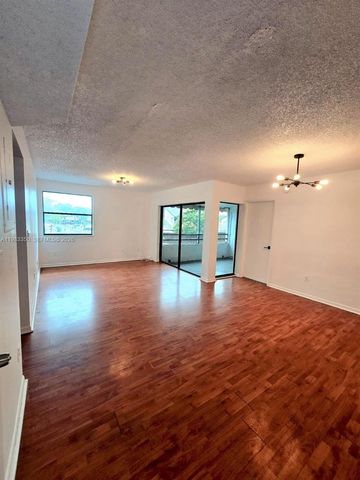 20130 NE 3rd Ct 6, Miami, FL 33179