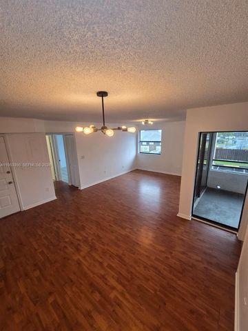 20130 NE 3rd Ct 6, Miami, FL 33179