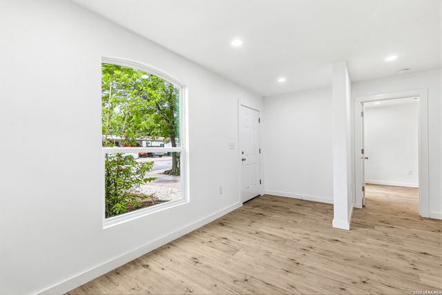 110 NELLINA ST, San Antonio, TX 78220