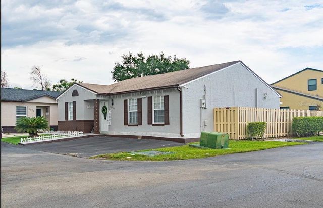 8419 NW 193RD LN, Hialeah, FL 33015