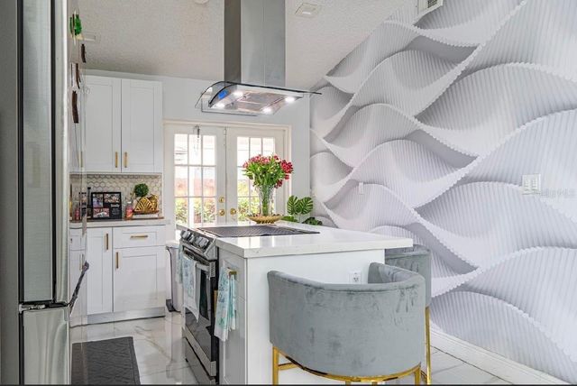 8419 NW 193RD LN, Hialeah, FL 33015