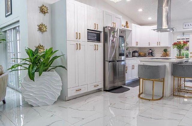 8419 NW 193RD LN, Hialeah, FL 33015