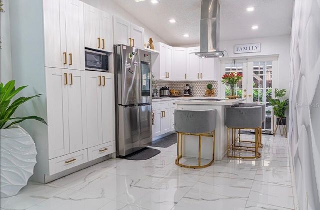 8419 NW 193RD LN, Hialeah, FL 33015