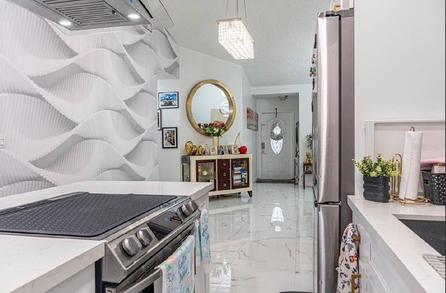 8419 NW 193RD LN, Hialeah, FL 33015