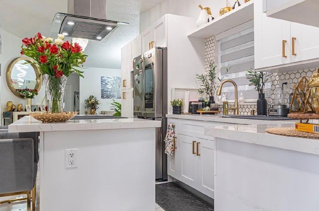 8419 NW 193RD LN, Hialeah, FL 33015