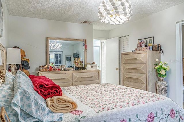 8419 NW 193RD LN, Hialeah, FL 33015