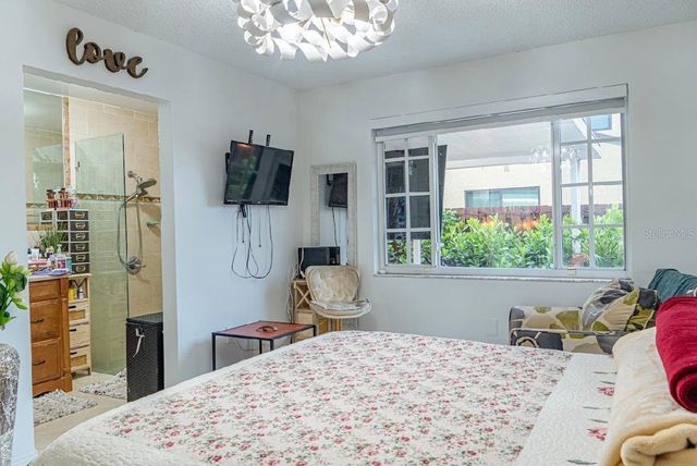 8419 NW 193RD LN, Hialeah, FL 33015