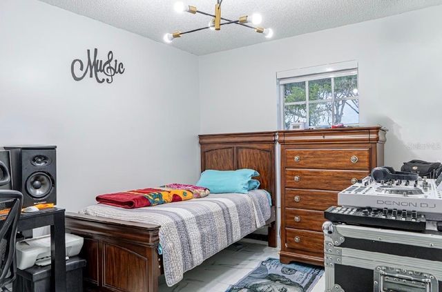 8419 NW 193RD LN, Hialeah, FL 33015