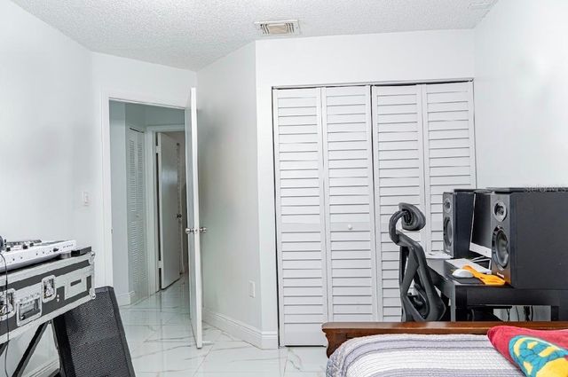 8419 NW 193RD LN, Hialeah, FL 33015