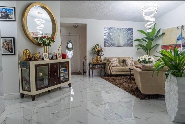 8419 NW 193RD LN, Hialeah, FL 33015