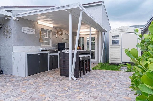 8419 NW 193RD LN, Hialeah, FL 33015