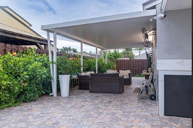 8419 NW 193RD LN, Hialeah, FL 33015