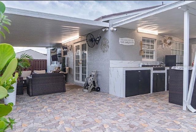 8419 NW 193RD LN, Hialeah, FL 33015