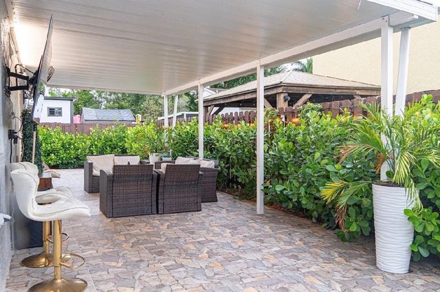 8419 NW 193RD LN, Hialeah, FL 33015