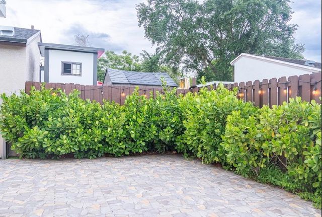 8419 NW 193RD LN, Hialeah, FL 33015