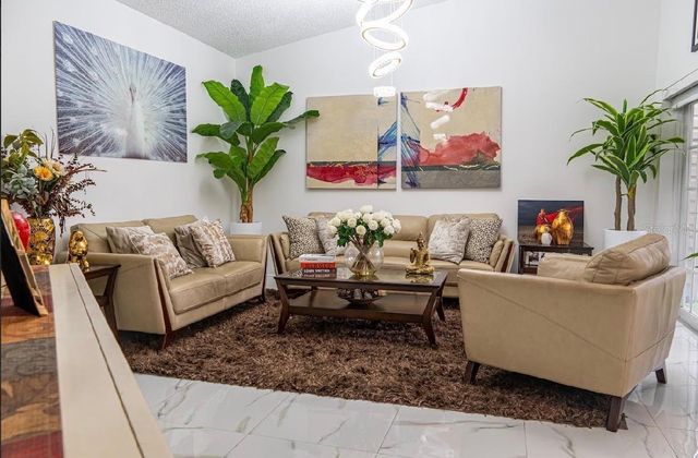 8419 NW 193RD LN, Hialeah, FL 33015