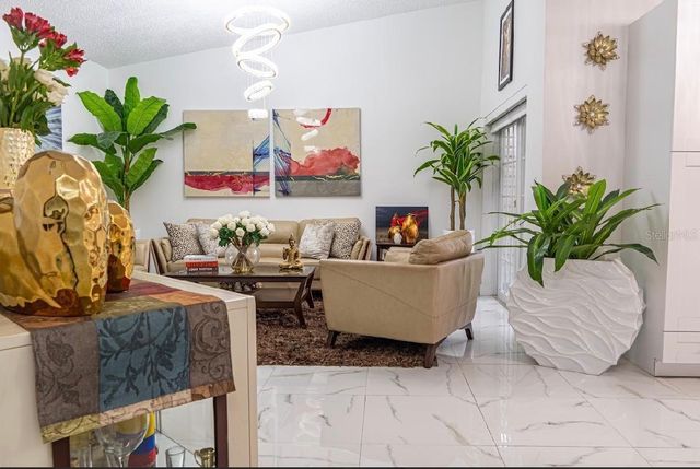 8419 NW 193RD LN, Hialeah, FL 33015