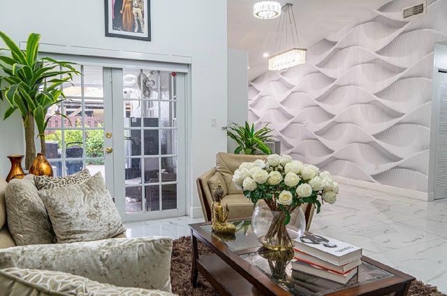 8419 NW 193RD LN, Hialeah, FL 33015