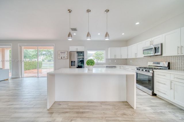 15261 SW 108th Ter, Miami, FL 33196