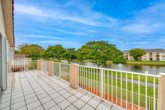 15261 SW 108th Ter, Miami, FL 33196