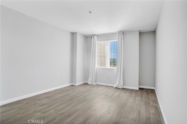 6800 Corbin Avenue 308, Reseda, CA 91335