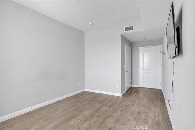 6800 Corbin Avenue 308, Reseda, CA 91335