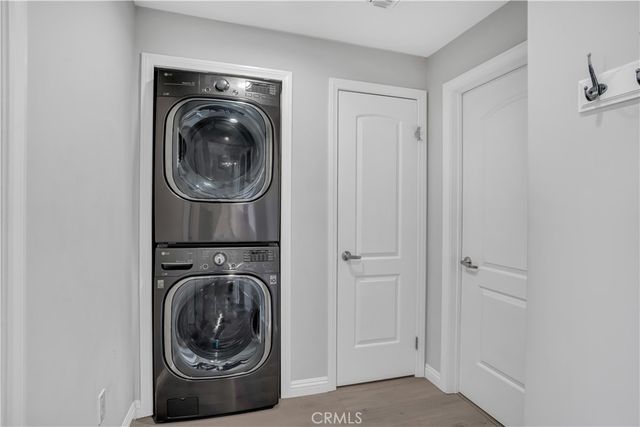 6800 Corbin Avenue 308, Reseda, CA 91335