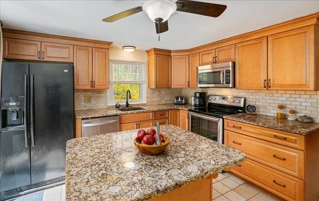 6 Pingree Hill Road, Derry, NH 03038