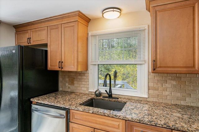 6 Pingree Hill Road, Derry, NH 03038