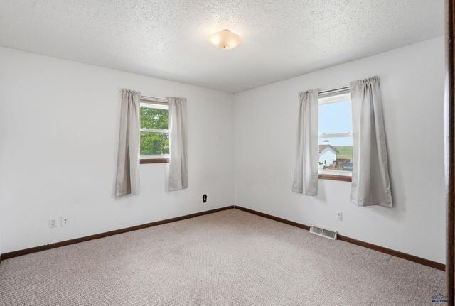 1635 ENNEN DR, Rapid City, SD 57703