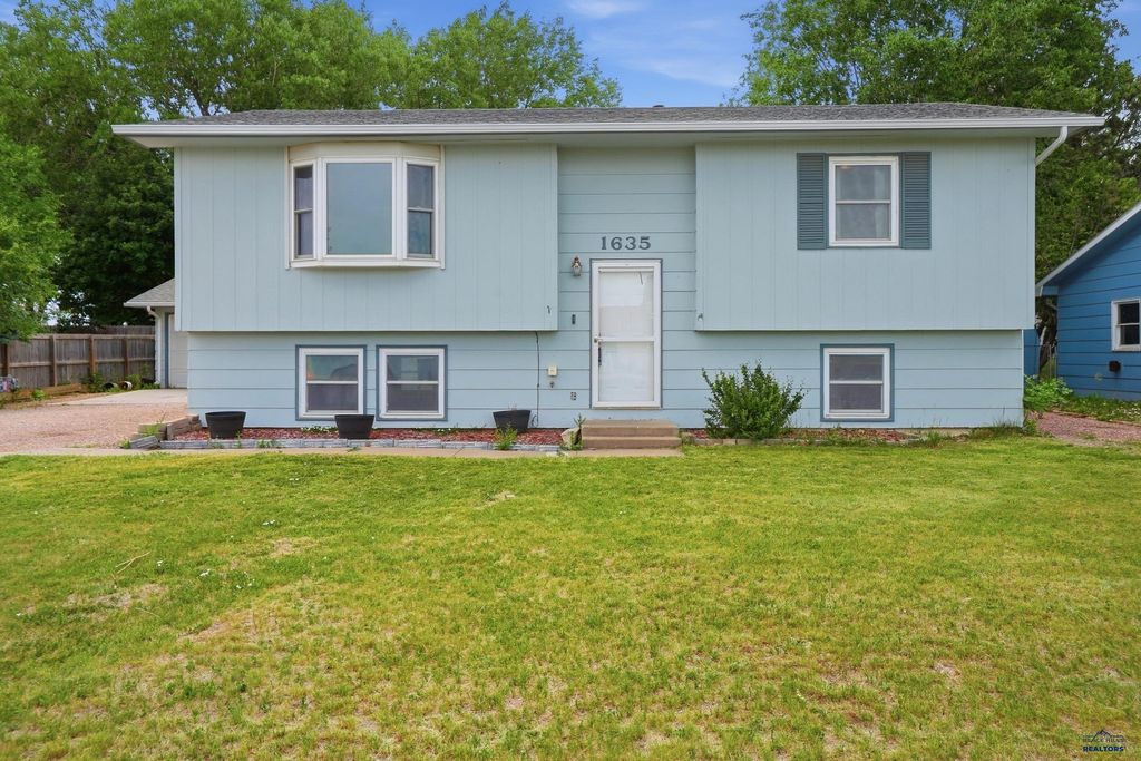 1635 ENNEN DR, Rapid City, SD 57703