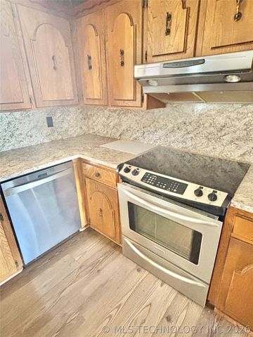 402 S Sockey Lane, Stigler, OK 74462