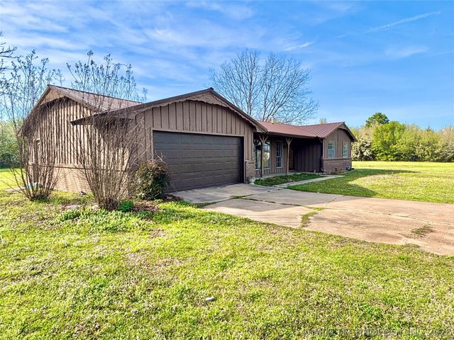 402 S Sockey Lane, Stigler, OK 74462