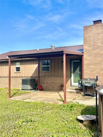 402 S Sockey Lane, Stigler, OK 74462