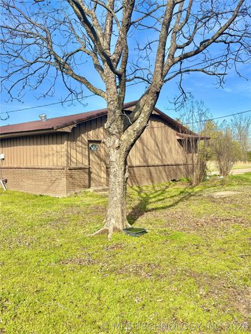 402 S Sockey Lane, Stigler, OK 74462