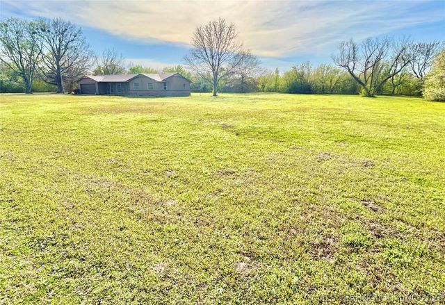 402 S Sockey Lane, Stigler, OK 74462