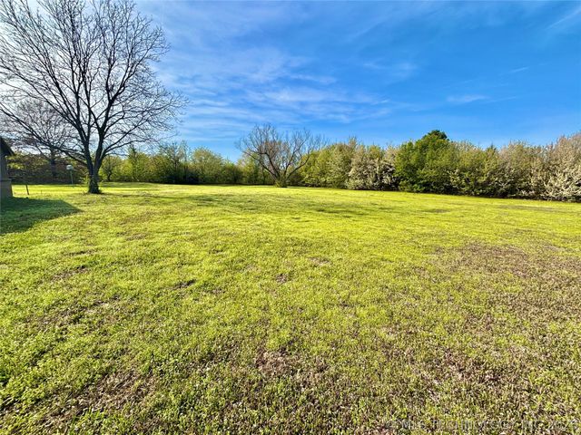 402 S Sockey Lane, Stigler, OK 74462