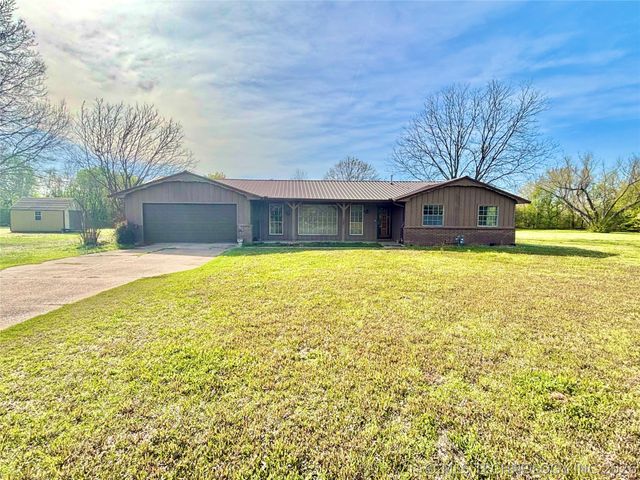 402 S Sockey Lane, Stigler, OK 74462