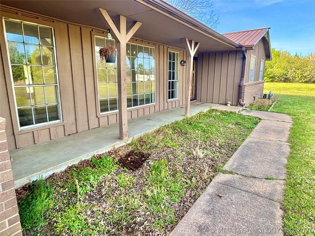 402 S Sockey Lane, Stigler, OK 74462