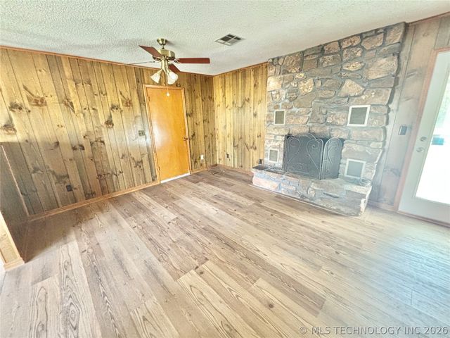 402 S Sockey Lane, Stigler, OK 74462